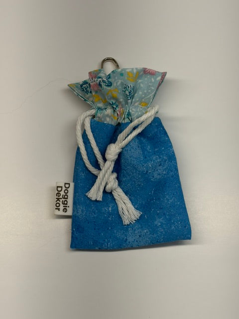 Dog poo bag holder - 100% cotton drawstring pouch in dark blue with a light blue collar, white drawstring and metal clip - Doggie Dekor